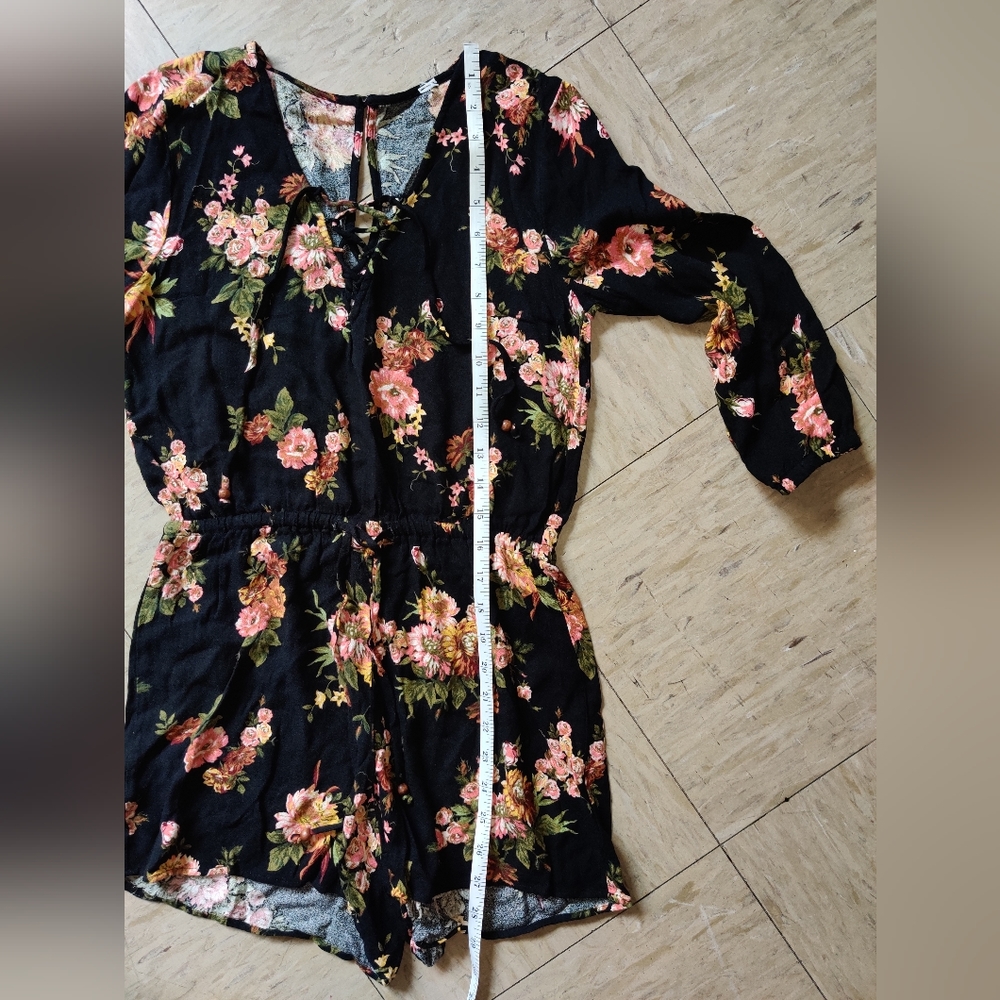 Floral Romper - Picture 9 of 10
